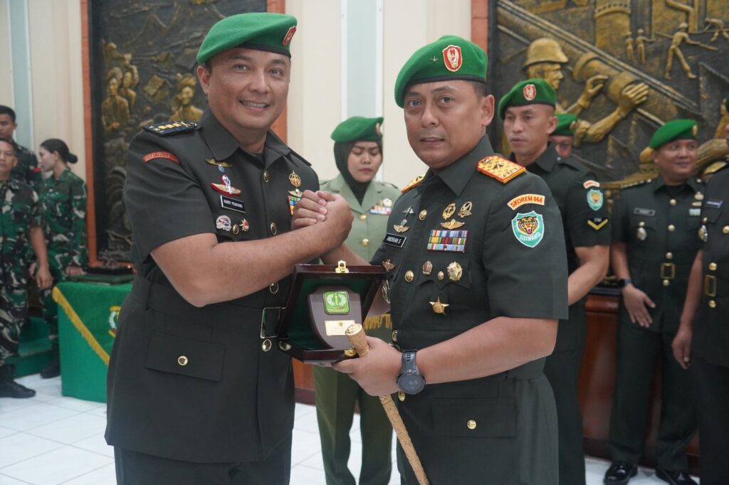 Regenerasi Kepemimpinan di Korem 064/MY: Sertijab dan Tradisi Satuan Digelar Khidmat