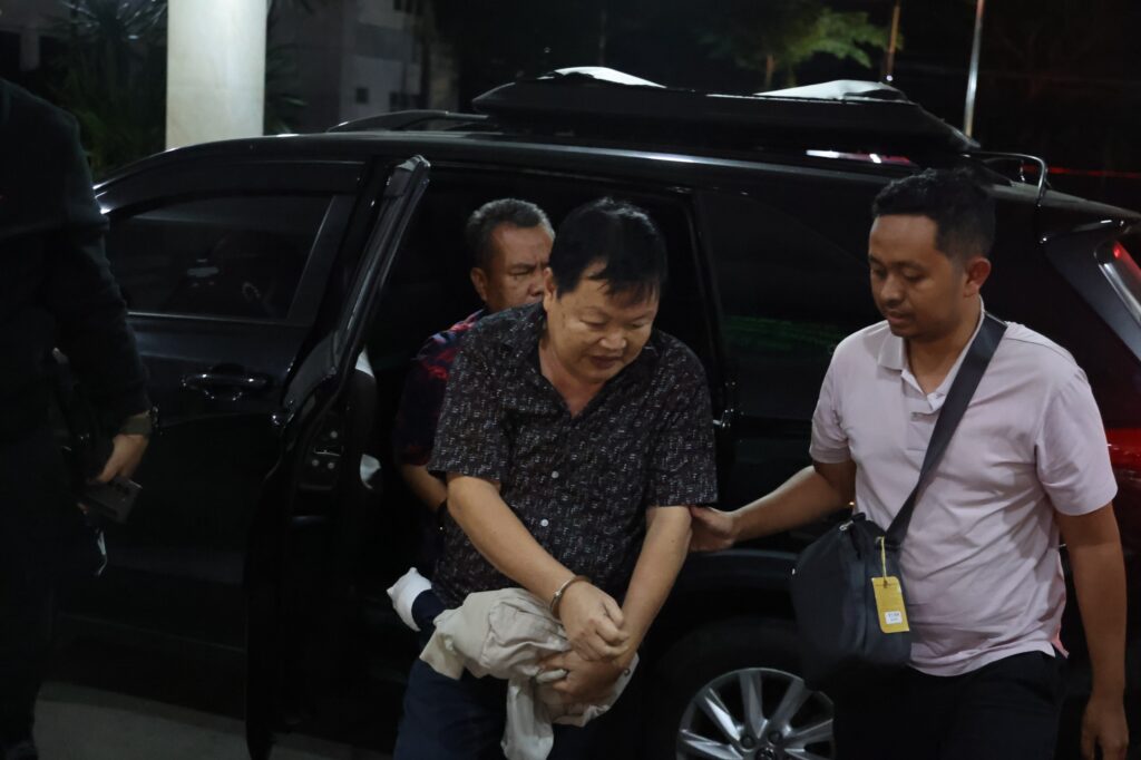 Buronan Kasus Penipuan Dibekuk Tim Tabur Kejati Banten di Jakarta Timur Buronan Kasus Penipuan Dibekuk Tim Tabur Kejati Banten di Jakarta Timur