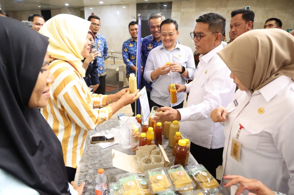 Dukung UMKM, Gubernur Banten Lakukan Aksi Borong