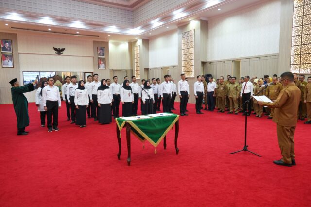 Andra Soni Tekankan Profesionalisme ASN saat Lantik CPNS dan Dokter Spesialis