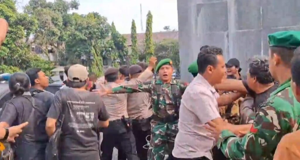 Oknum Aktivis Diduga Lecehkan Profesi Wartawan, Akan di Polisikan Oknum Aktivis Diduga Lecehkan Profesi Wartawan, Akan di Polisikan