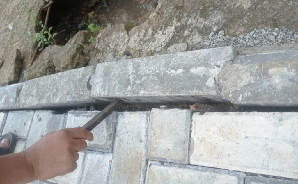 Volume Panjang Kurang 11 Meter Pekerjaan di Duga Asal Jadi, PSU di Desa Cigeulis Dikeluhkan Warga