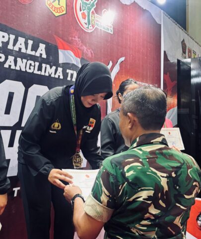 Polwan Baharkam Polri Raih Medali Emas di Kejuaraan Karate Piala Panglima TNI