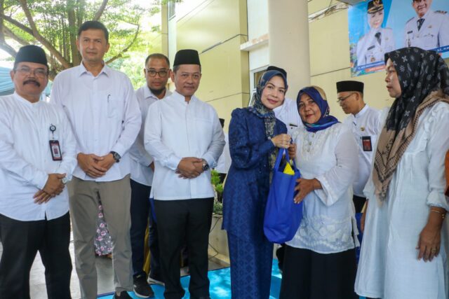 Hari Jadi ke-499 Kabupaten Serang, Ratu Zakiyah Salurkan Ratusan Paket Sembako