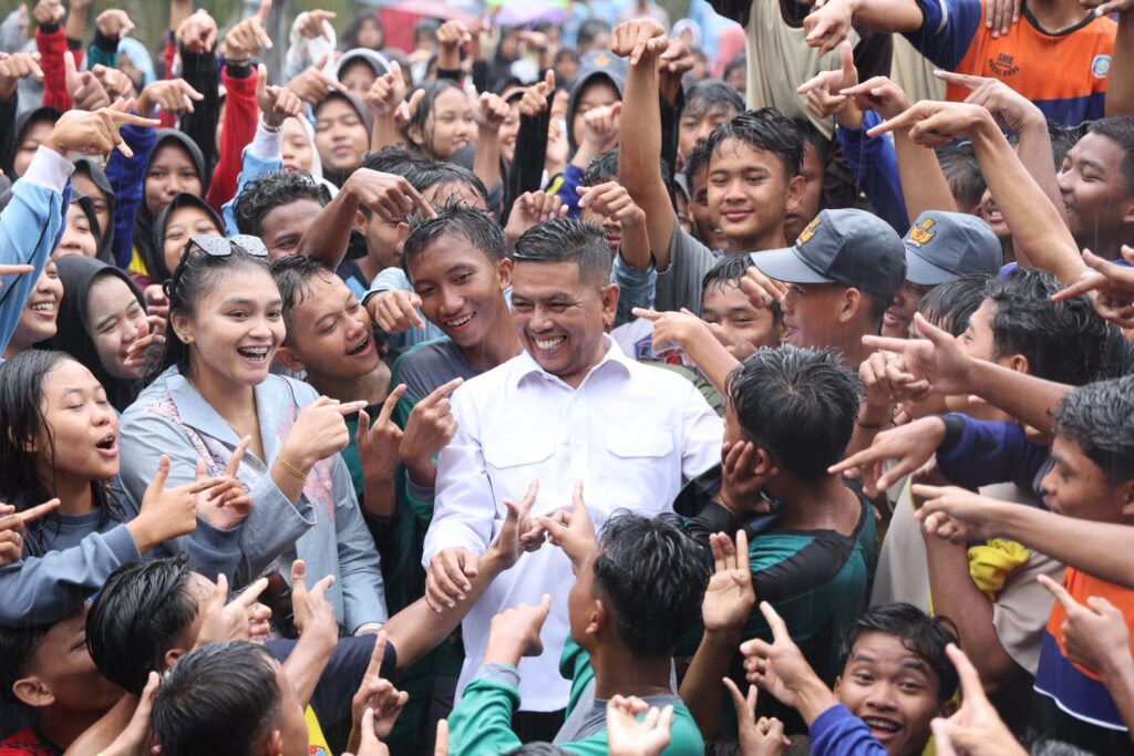 Di Tengah Guyuran Hujan, Gubernur Banten Beri Pesan Menyentuh ke Peserta Kemah Kebangsaan