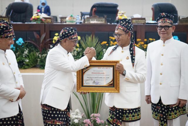 Empat Anugerah untuk Kejaksaan di HUT ke-25 Banten