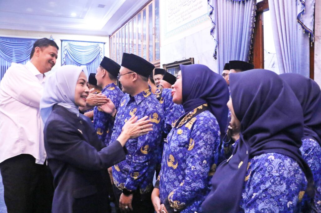Bupati Serang Lantik 55 ASN dan PPPK, Tegaskan Tak Ada Jual Beli Jabatan Bupati Serang Lantik 55 ASN dan PPPK, Tegaskan Tak Ada Jual Beli Jabatan