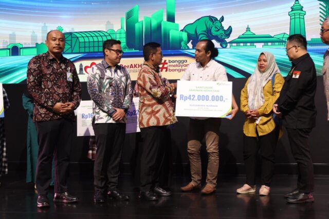 Gubernur Andra Soni Serahkan Santunan BPJS kepada Keluarga Atlet PPLP yang Meninggal