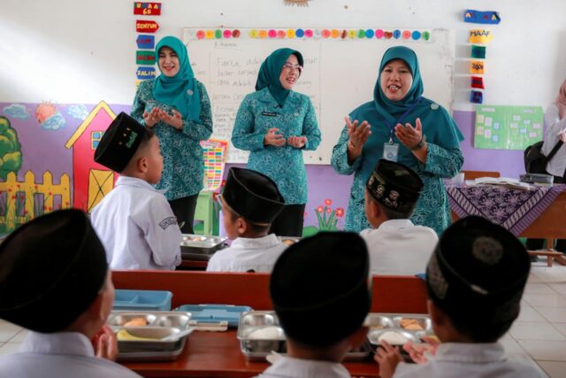 Tinawati Andra Soni Tinjau Kinerja PKK Kelurahan Cilowong Kota Serang
