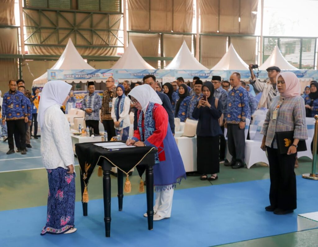 Lantik Pengurus Dekranasda Serang, Tinawati Dorong Sinergi Majukan Ekonomi Kreatif Lantik Pengurus Dekranasda Serang, Tinawati Dorong Sinergi Majukan Ekonomi Kreatif