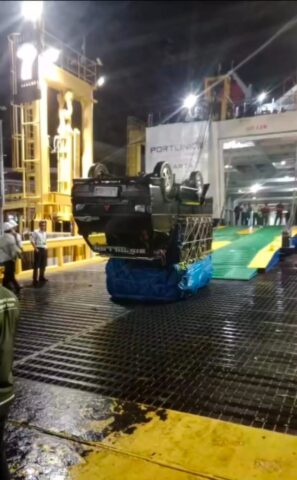 Mobil Bermuatan Pisang Terbalik di Dermaga Eksekutif Bakauheni, Pengawasan Muatan Jadi Sorotan