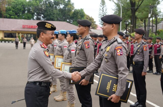 Kakorsabhara Baharkam Polri Berikan Penghargaan kepada Personel Berprestasi di Mako Korsabhara Depok