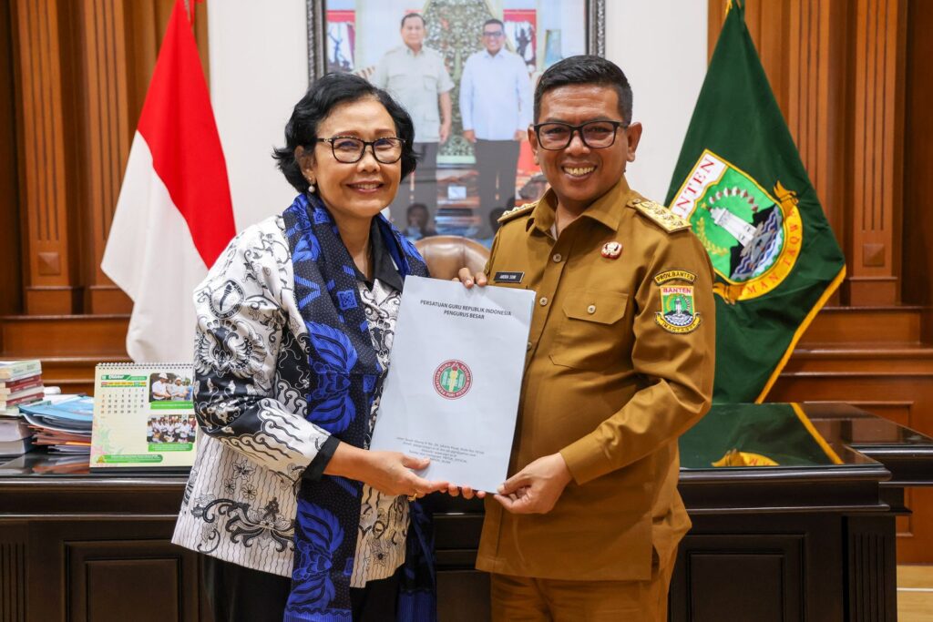 Terima Pengurus PGRI, Andra Soni Paparkan Dampak Positif Program Sekolah Gratis Banten Terima Pengurus PGRI, Andra Soni Paparkan Dampak Positif Program Sekolah Gratis Banten