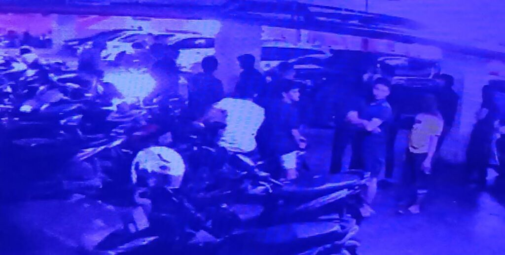 Pengaruh Alkohol, Gerombolan Diduga Preman Keroyok Pengunjung Biliard Allexa Ramayana Serang Pengaruh Alkohol, Gerombolan Diduga Preman Keroyok Pengunjung Biliard Allexa Ramayana Serang