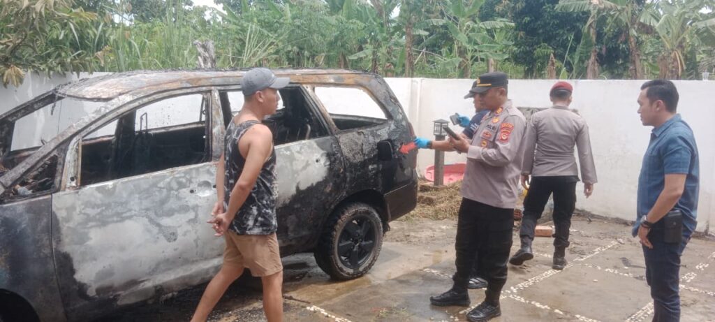 Mobil Jurnalis TVRI Terbakar di Ogan Ilir, Aktivis Soroti Dugaan Intimidasi Mobil Jurnalis TVRI Terbakar di Ogan Ilir, Aktivis Soroti Dugaan Intimidasi