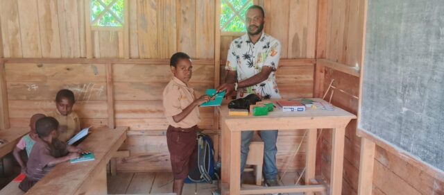 Marinus Pekei, Sosok Pendobrak Pendidikan di Pelosok Paniai : Melonjakkan Semangat Belajar Anak Kampung Obaya Dimi