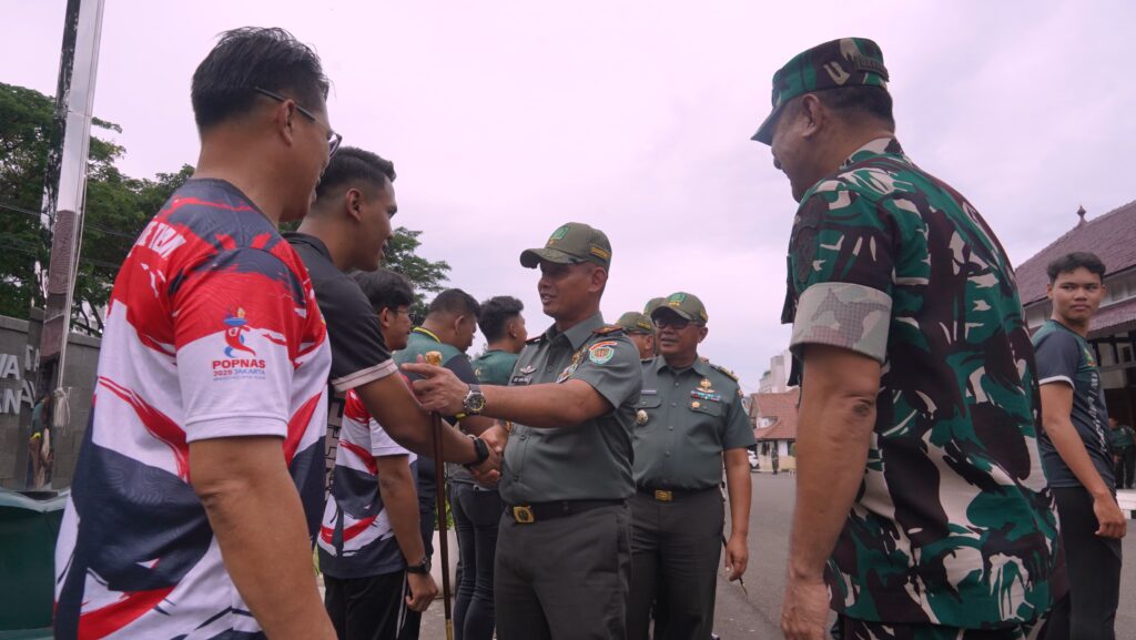Danrem 064/MY Lepas 50 Atlet Karate Bertanding di Piala Pangdam III/Siliwangi
