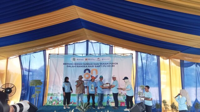 Bersih-Bersih Sungai dan Tanam 850 Pohon Peringati Hari Bhakti PU ke-80 di Sungai Cibanten