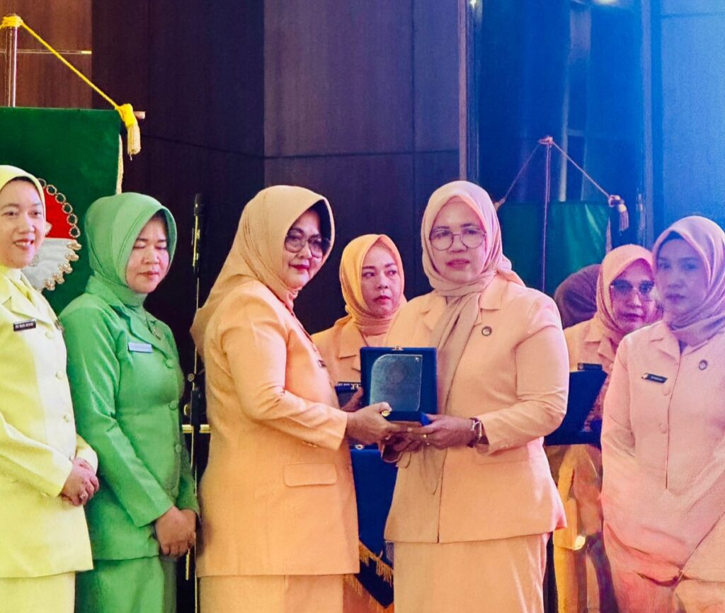 Marlita Sayadi Hadiri Perpisahan Ketua dan Penasehat DWP Ogan Ilir Marlita Sayadi Hadiri Perpisahan Ketua dan Penasehat DWP Ogan Ilir