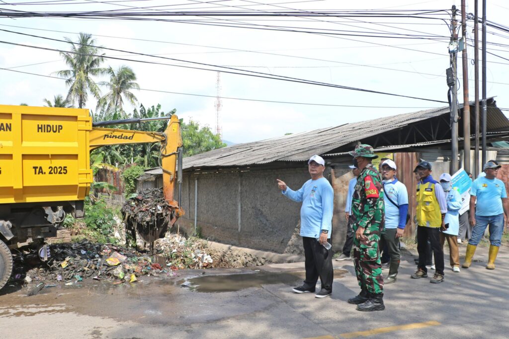 Bupati Serang Instruksikan DPUPR Bersihkan Sungai Cikubang untuk Antisipasi Banjir Bupati Serang Instruksikan DPUPR Bersihkan Sungai Cikubang untuk Antisipasi Banjir