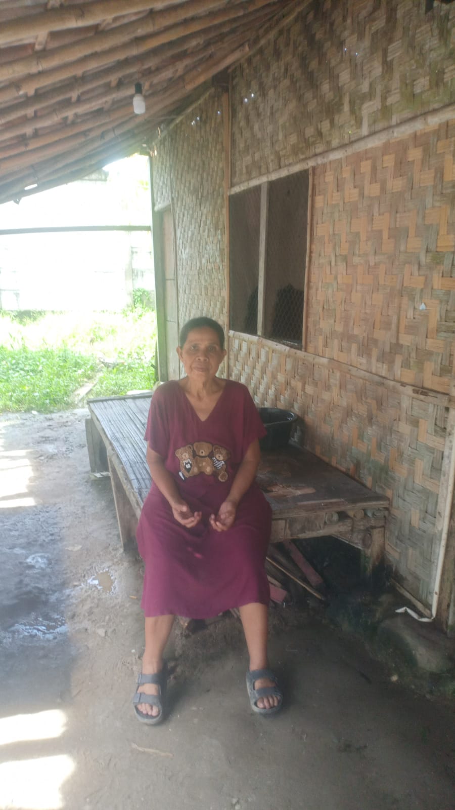 Ibu Anah Empat Dekade Tinggal di Rumah Tak Layak Huni, Berharap Uluran Tangan Pemkab Serang