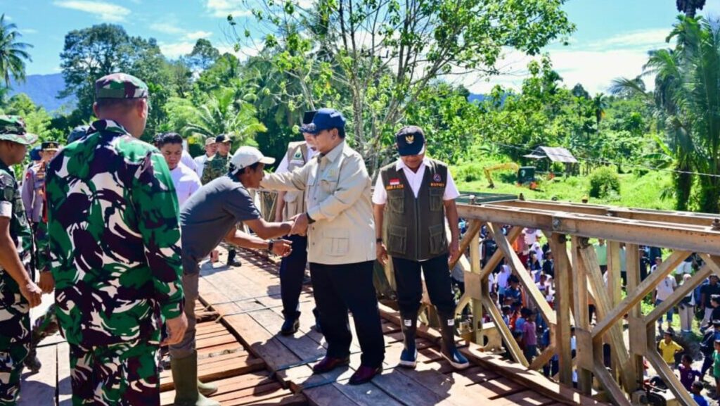 Pastikan Konektivitas Pulih, Presiden Prabowo Tinjau Jembatan Bailey Padang Mantuang