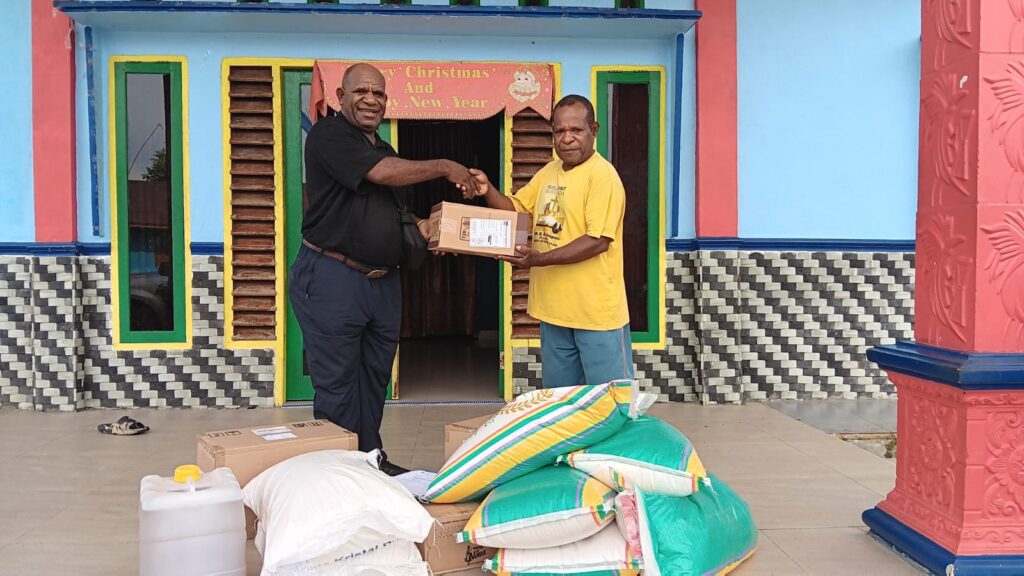 Partai Buruh Salurkan Bantuan Natal untuk Gereja di Mimika