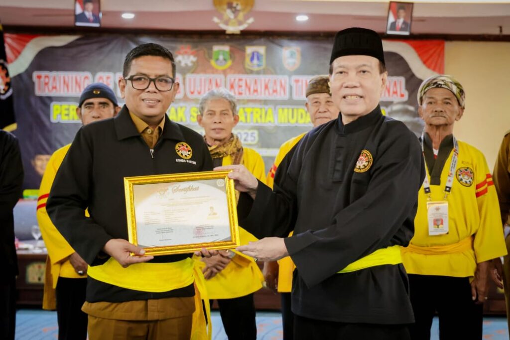 Andra Soni Terima Sabuk Kehormatan Pendekar dari Satria Muda Indonesia Andra Soni Terima Sabuk Kehormatan Pendekar dari Satria Muda Indonesia