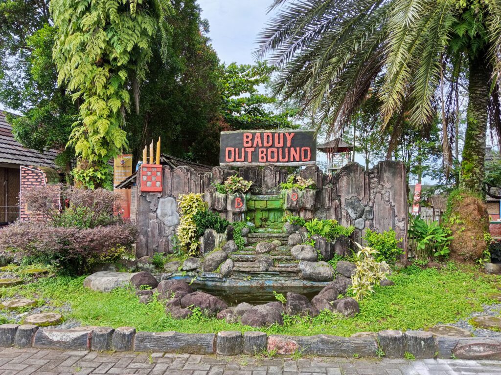 Di Kaki Gunung Karang, Baduy Outbond Menjadi Pilihan Liburan Akhir Tahun yang Menyatu dengan Alam dan Tradisi Banten