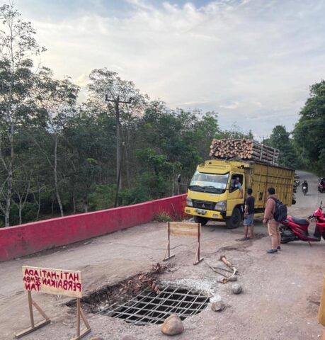 Jembatan Penghubung Tiga Daerah di Sumsel Terancam Lumpuh, Kades Tebedak I: “Kami Mohon Perhatian Gubernur”