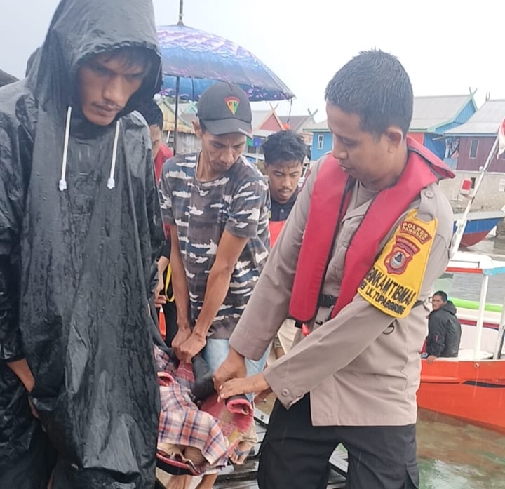 Respon Cepat dan Dedikasi Tanpa Batas Polri dalam Operasi Penyelamatan Korban Laka Laut Respon Cepat dan Dedikasi Tanpa Batas Polri dalam Operasi Penyelamatan Korban Laka Laut