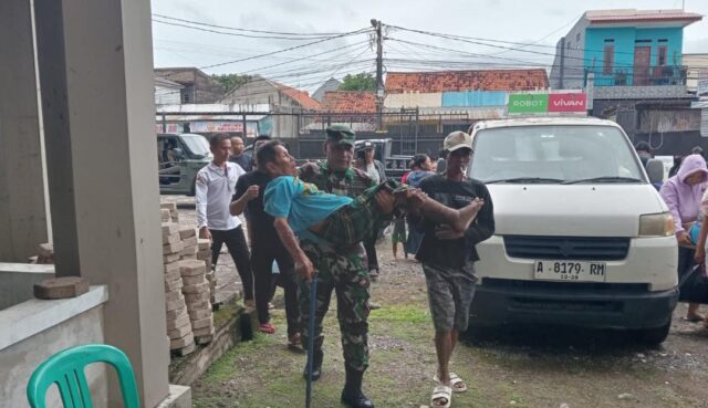 Kodim 0623/Cilegon Bergerak Cepat Tangani Banjir dan Pohon Tumbang di Sejumlah Wilayah
