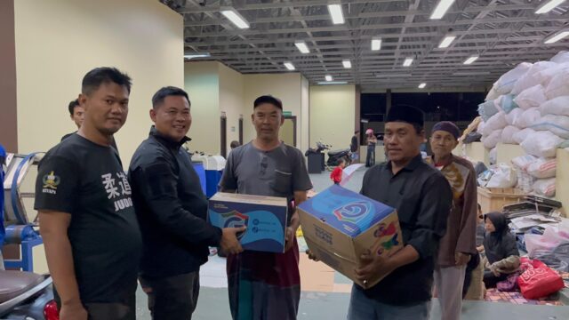 Wujud Kepedulian Polri, Ditbinmas Polda Banten Salurkan Bansos Bagi Korban Banjir Kasemen