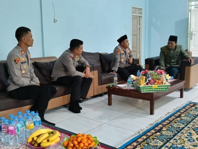 Pertama Bertugas, Kapolres Serang Sambangi Pesantren di Tunjung Teja