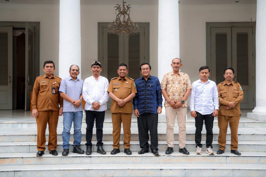 Perkuat Kerukunan dan Pembinaan Umat, Andra Soni Terima Audiensi PHDI dan LPDG Banten