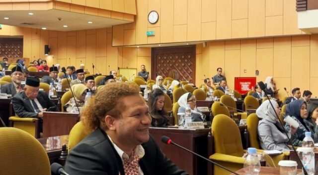 Senator Papua Interupsi Paripurna DPD : Warga Butuh Sekolah dan Rumah Sakit, Bukan Markas TNI