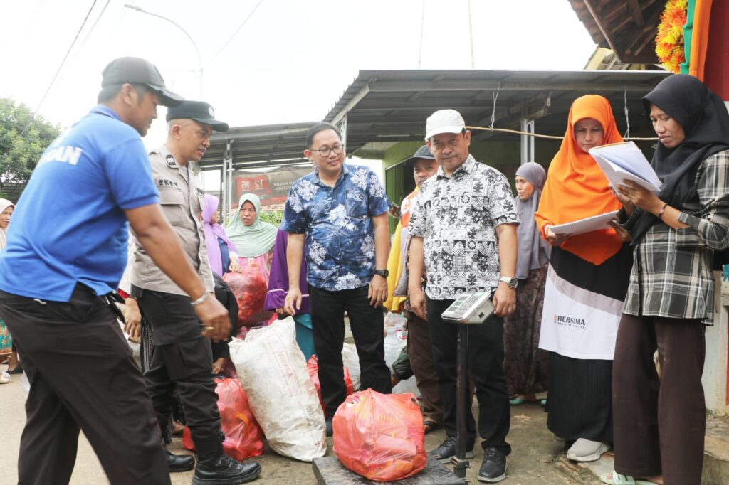 Wabup Serang Najib Hamas Dorong Satu Desa Miliki Satu Bank Sampah Perintis Wabup Serang Najib Hamas Dorong Satu Desa Miliki Satu Bank Sampah Perintis