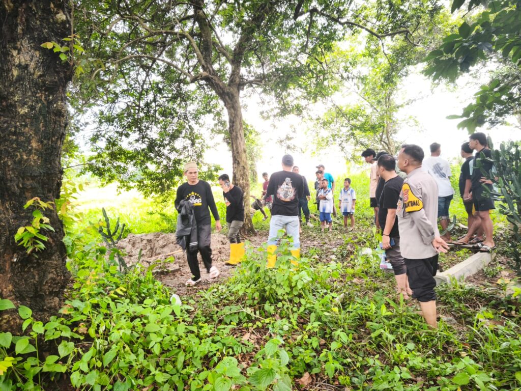 Polisi Selidiki Pembongkaran Makam di Jawilan Polisi Selidiki Pembongkaran Makam di Jawilan