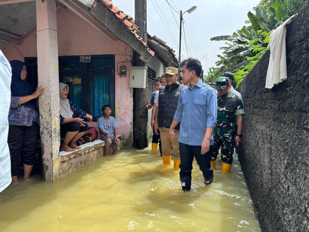 Tinjau Banjir Karawang, Wapres Prioritaskan Kesehatan dan Keselamatan Warga Terdampak Tinjau Banjir Karawang, Wapres Prioritaskan Kesehatan dan Keselamatan Warga Terdampak