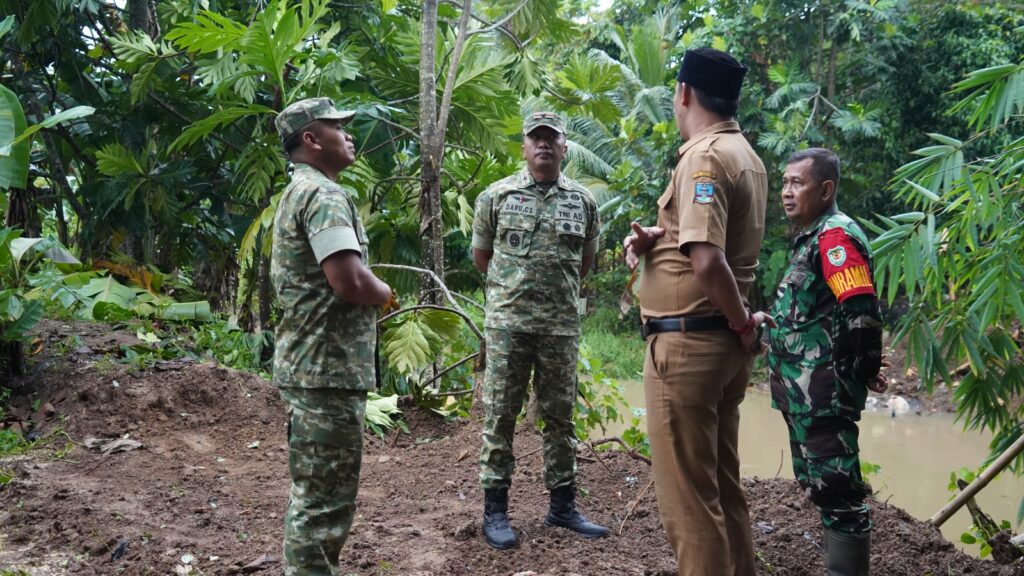 Danrem 064/Maulana Yusuf Tinjau Pembangunan Jembatan Perintis di Cinangka Danrem 064/Maulana Yusuf Tinjau Pembangunan Jembatan Perintis di Cinangka