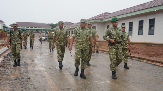 Wakasad Tinjau Yonif TP 840/Golok Sakti