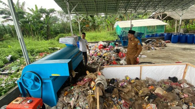 Kelola Sampah Plastik dan Organik, Desa Sindangheula Hadirkan Mesin Pengolah Sampah