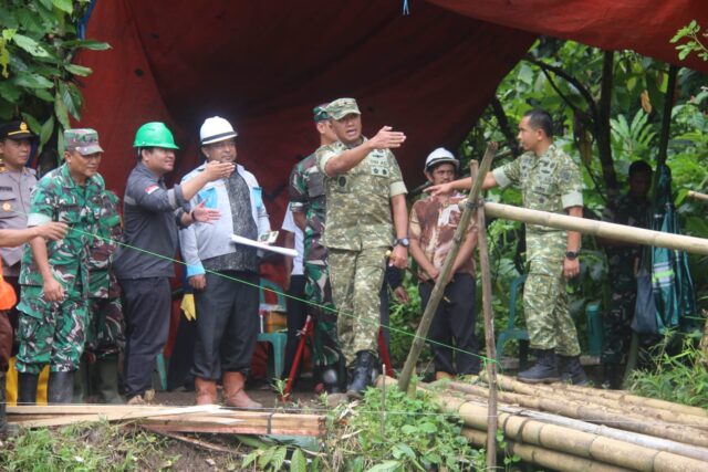 Tinjau Program Jembatan Perintis, Danrem 064/MY Pastikan Percepatan Pembangunan Jembatan di Baros