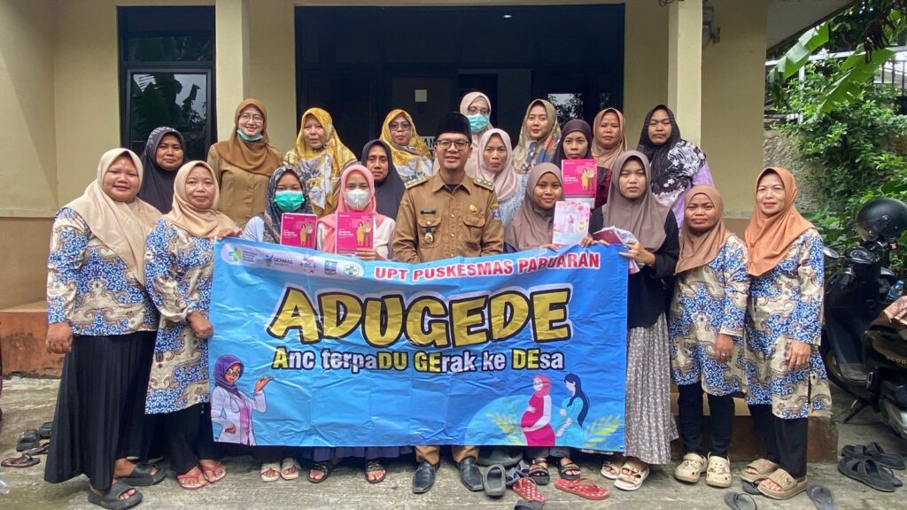 Pemdes Sindangheula Dampingi Layanan Adu Gede Untuk Ibu Hamil