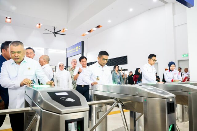 Resmikan Stasiun Jatake, Andra Soni Tekankan Peran Kereta Api bagi Pertumbuhan Wilayah