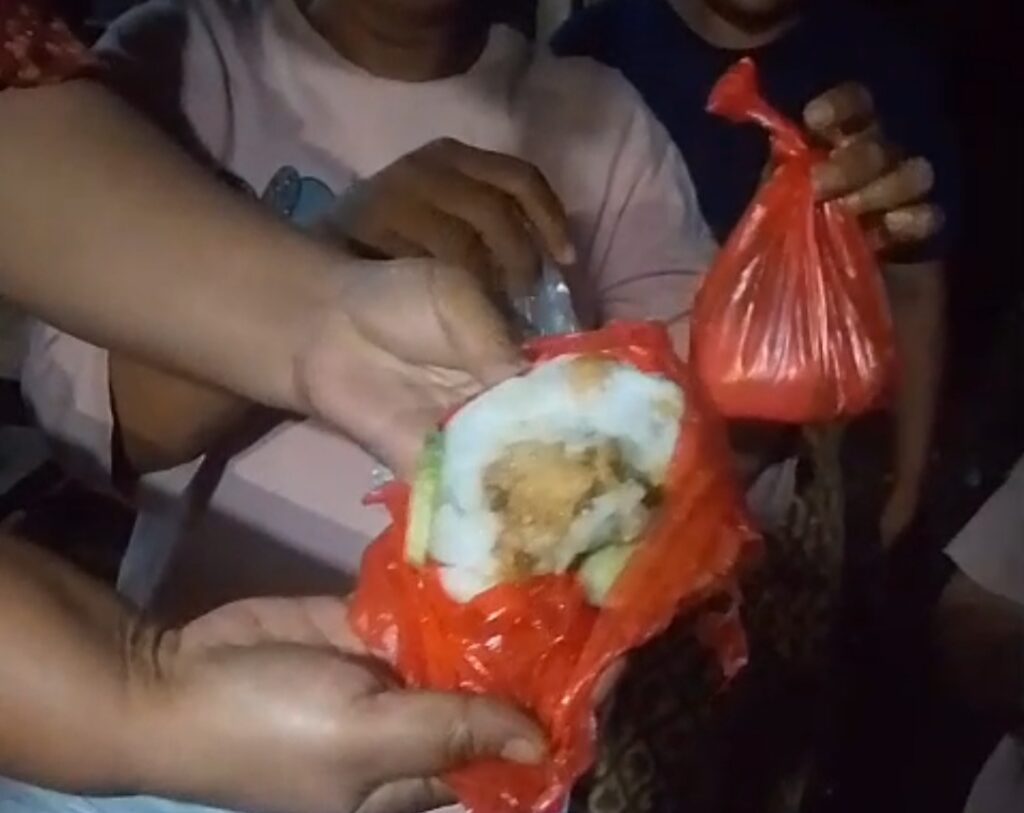 Miris MBG di Sukaresmi Datang Telat, Kemasan Tidak Layak, Warga Sebut Itu Makanan Untuk Kucing Miris MBG di Sukaresmi Datang Telat, Kemasan Tidak Layak, Warga Sebut Itu Makanan Untuk Kucing
