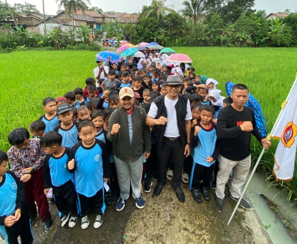 Jalan Sehat Desa Sindangheula Semarak Hari Desa Nasional 2026 Meski Diguyur Hujan
