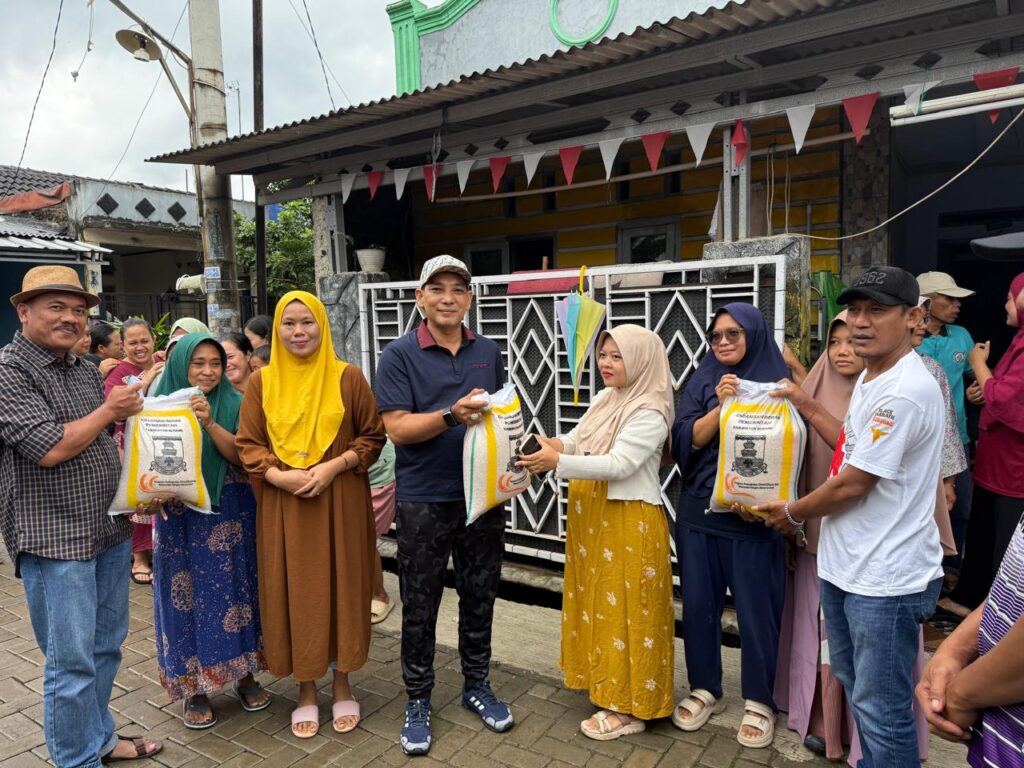 Pemkab Serang dan DPRD Salurkan 14 Ton Beras untuk Korban Banjir