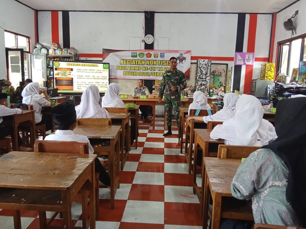 Siswa SMK Cikeusal Antusias Ikuti Penyuluhan Bela Negara