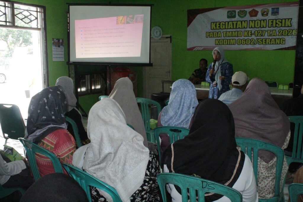 Warga Sukamenak Sambut Penyuluhan Pertanian TMMD ke 127 Warga Sukamenak Sambut Penyuluhan Pertanian TMMD ke 127